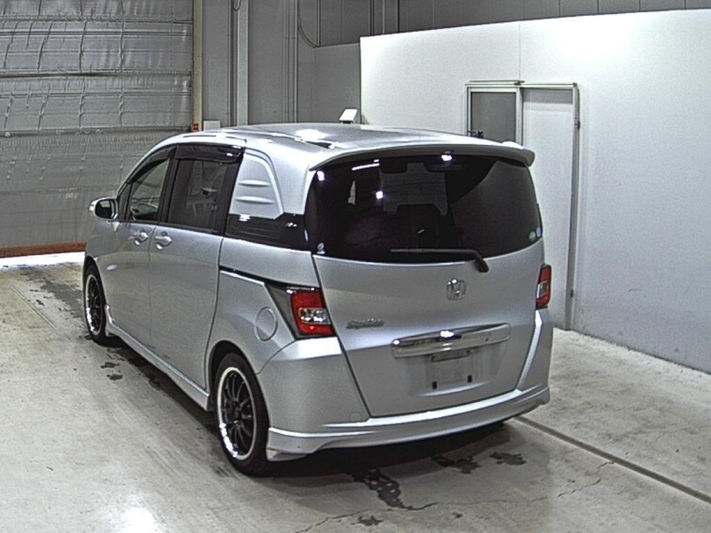 HONDA FREED SPIKE