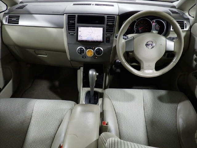NISSAN TIIDA