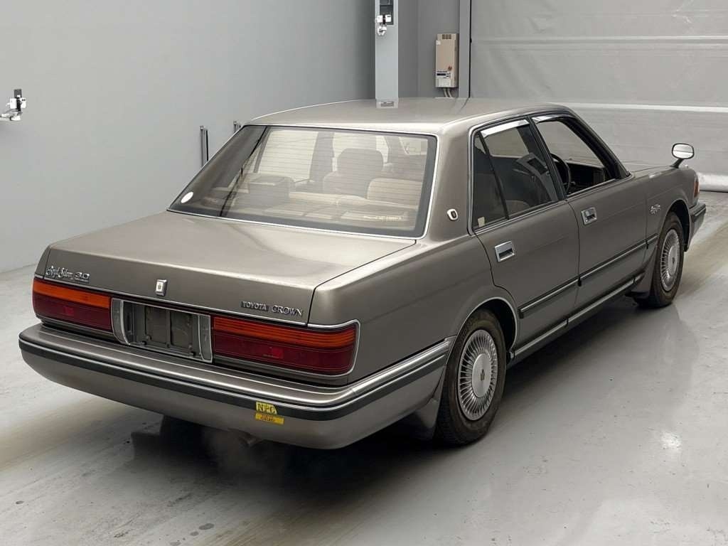 TOYOTA CROWN