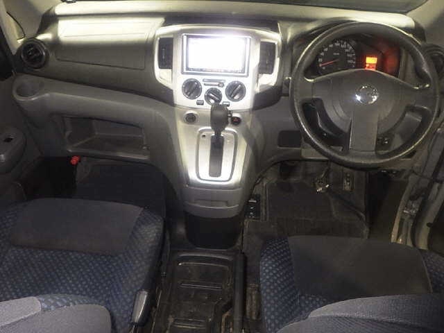 NISSAN NV200