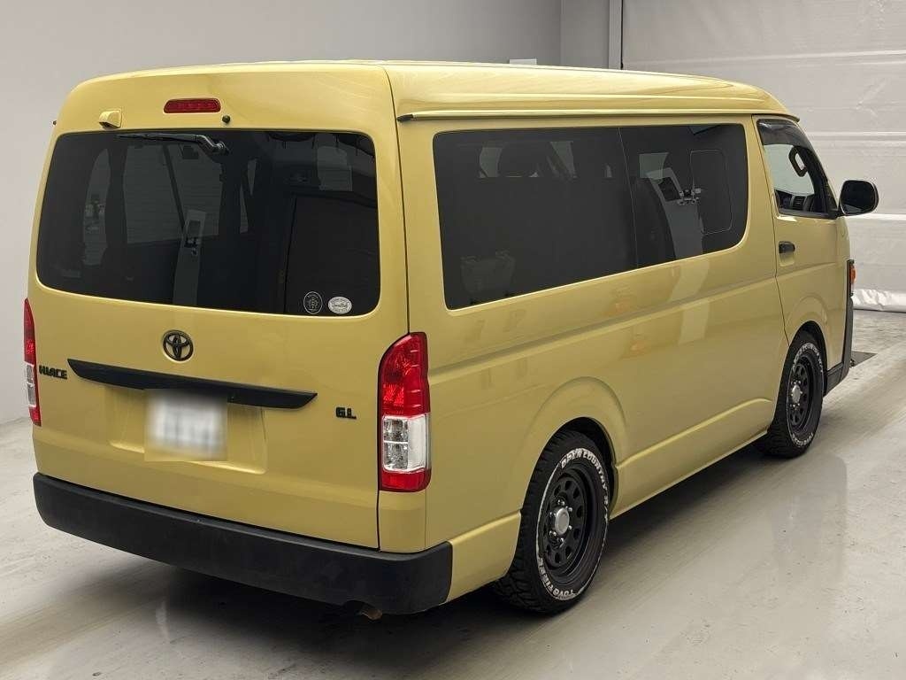 TOYOTA HIACE