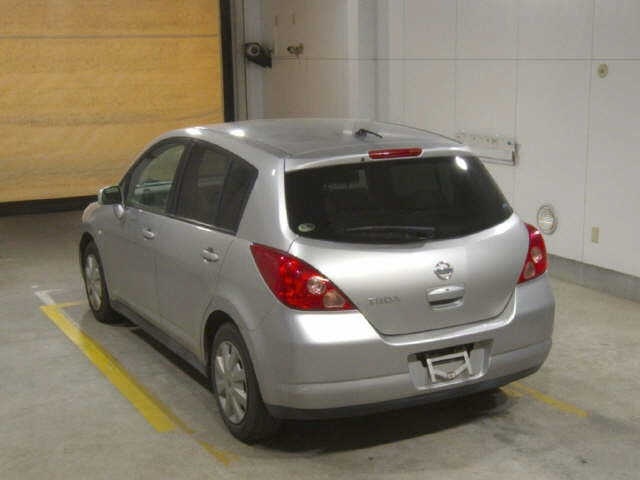 NISSAN TIIDA