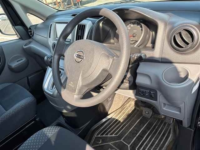 NISSAN NV200
