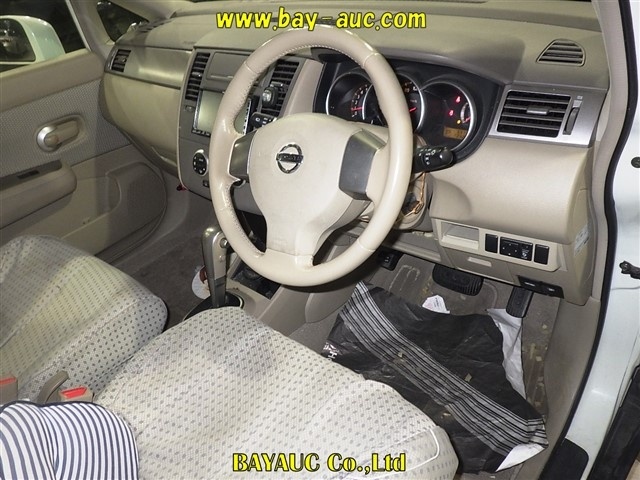 NISSAN TIIDA