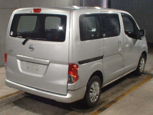 NISSAN NV200