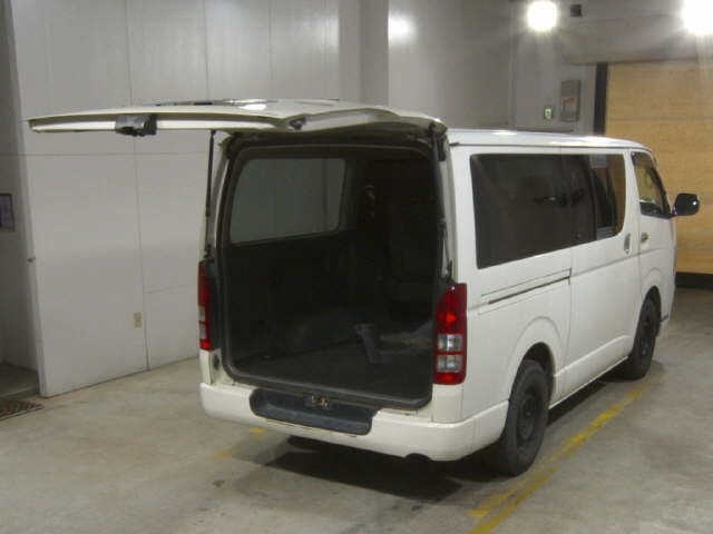 TOYOTA REGIUS ACE