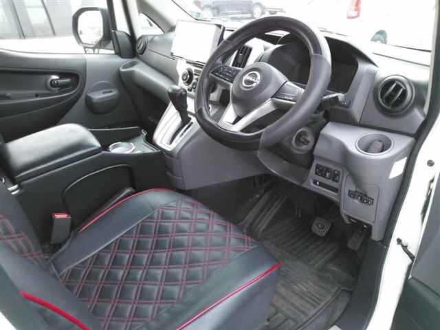NISSAN NV200