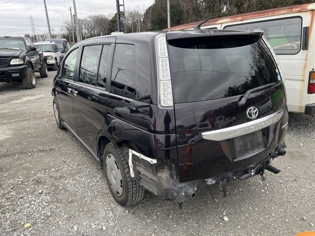 TOYOTA ISIS