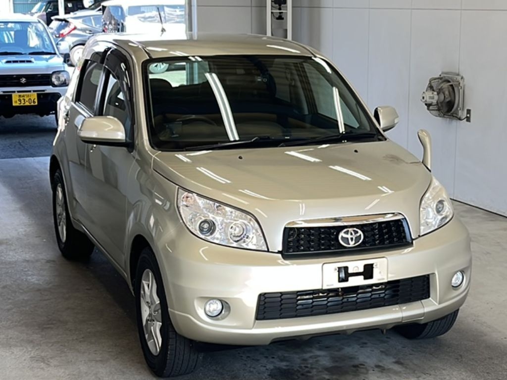 TOYOTA RUSH
