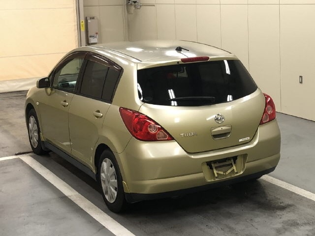 NISSAN TIIDA