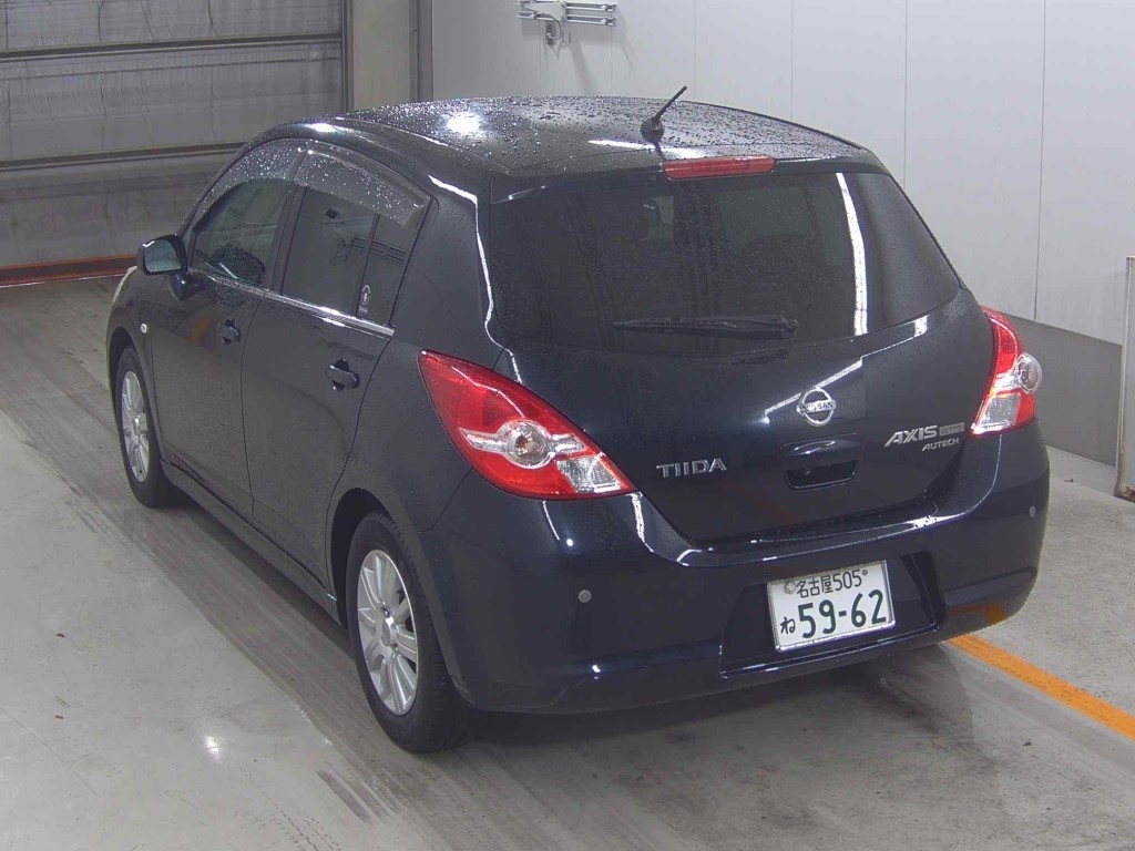NISSAN TIIDA