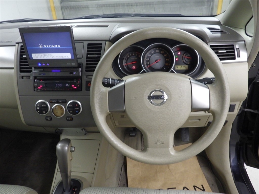 NISSAN TIIDA