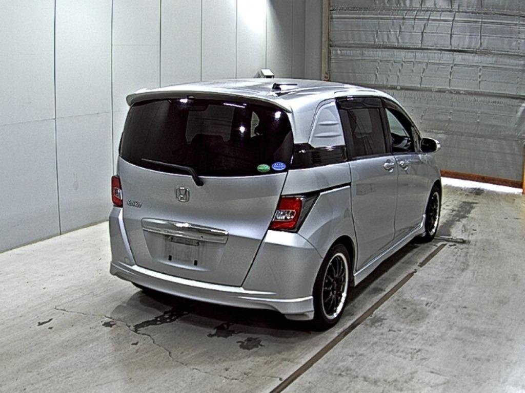 HONDA FREED SPIKE