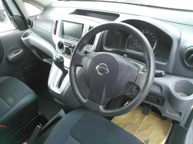 NISSAN NV200