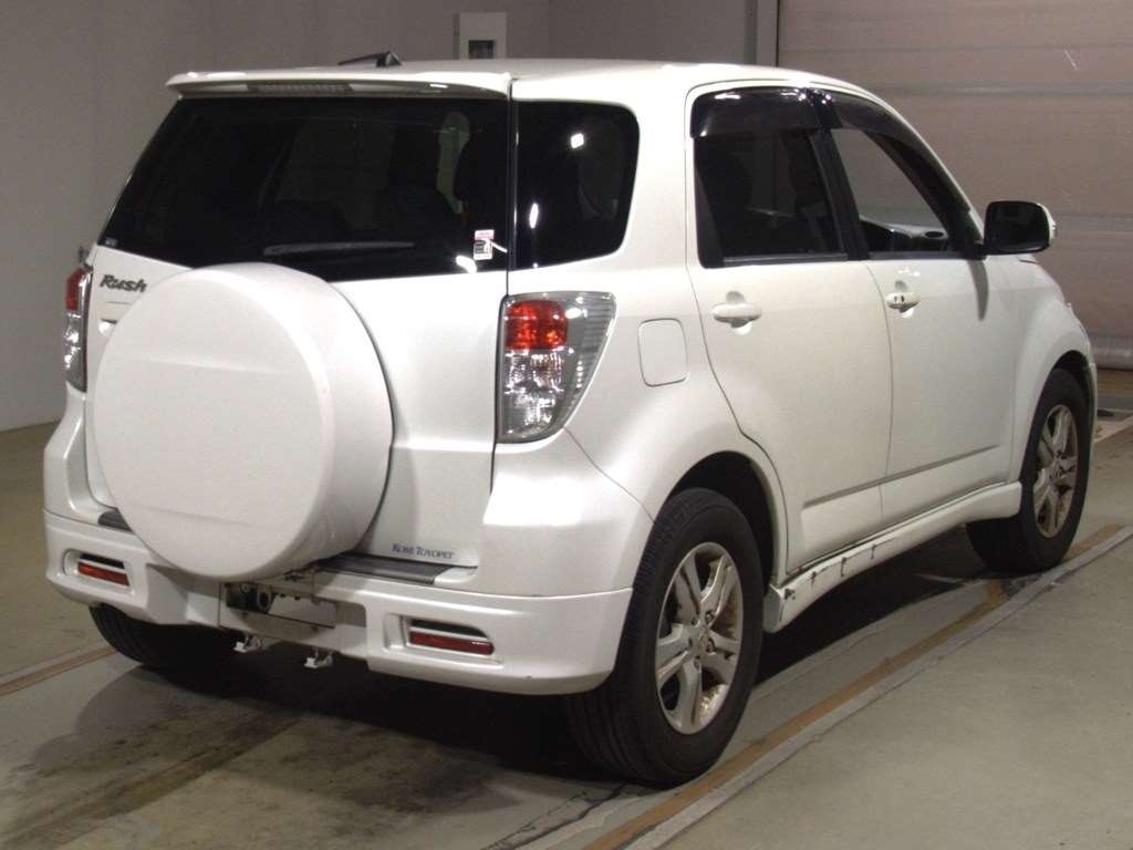 TOYOTA RUSH