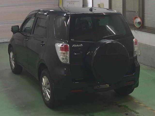 TOYOTA RUSH