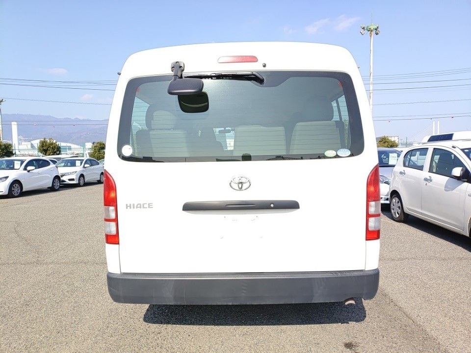 TOYOTA HIACE