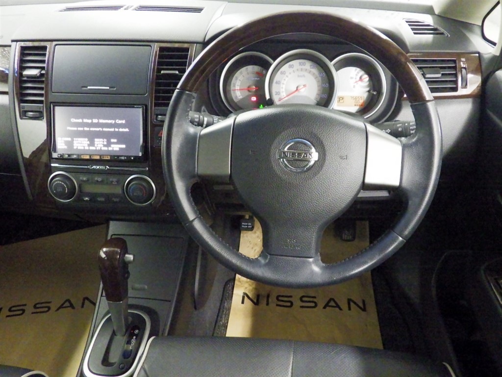 NISSAN TIIDA