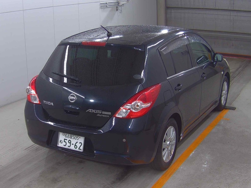 NISSAN TIIDA
