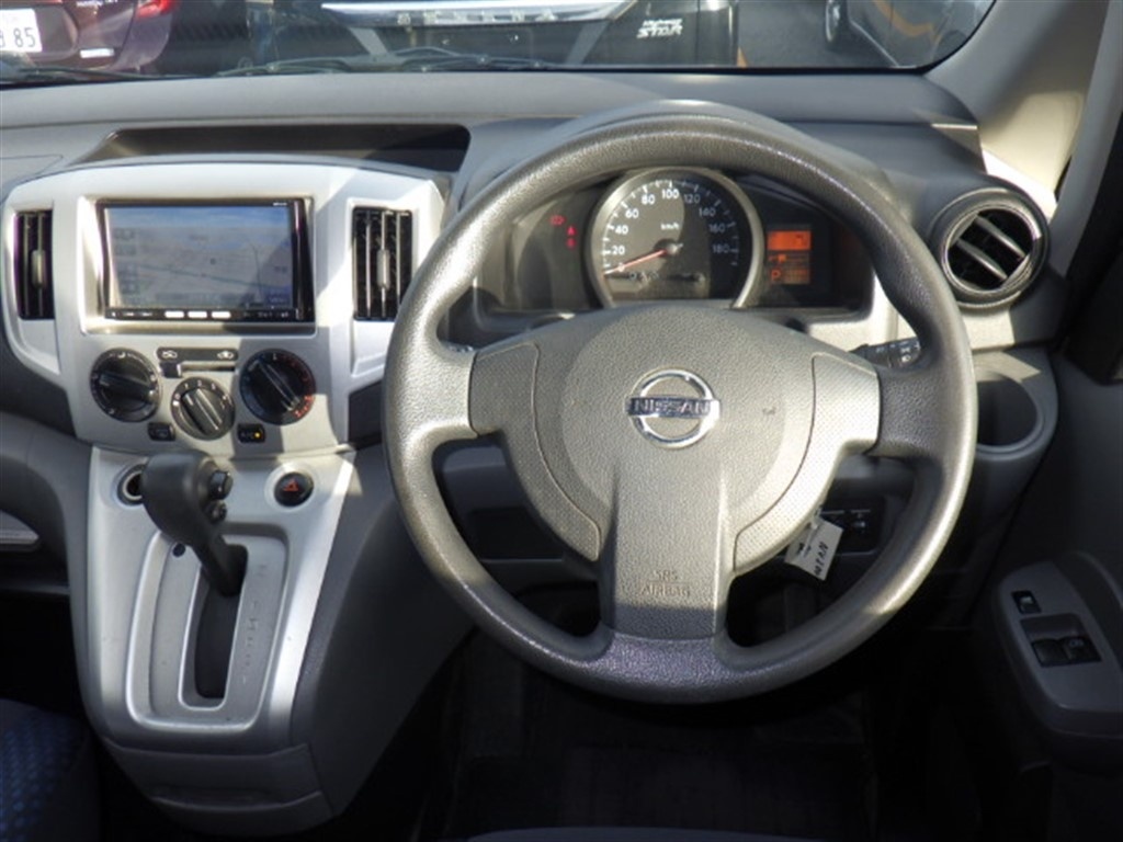 NISSAN NV200