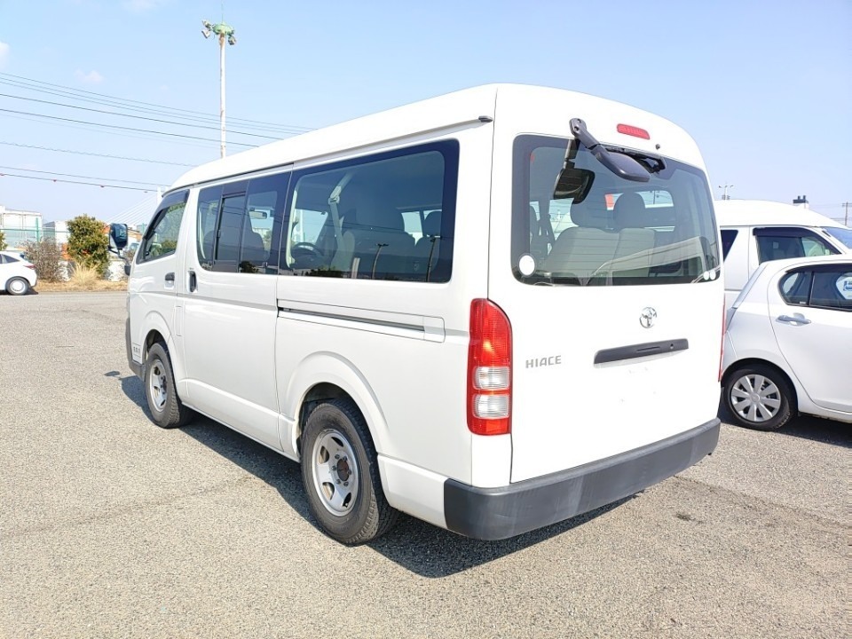 TOYOTA HIACE