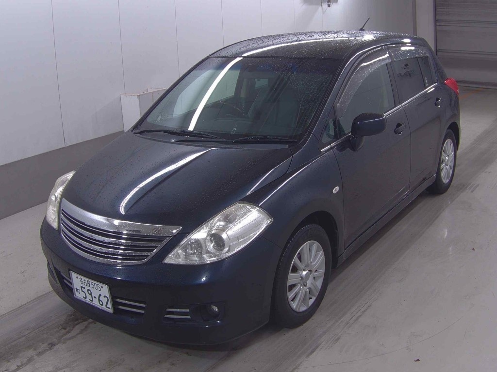 NISSAN TIIDA
