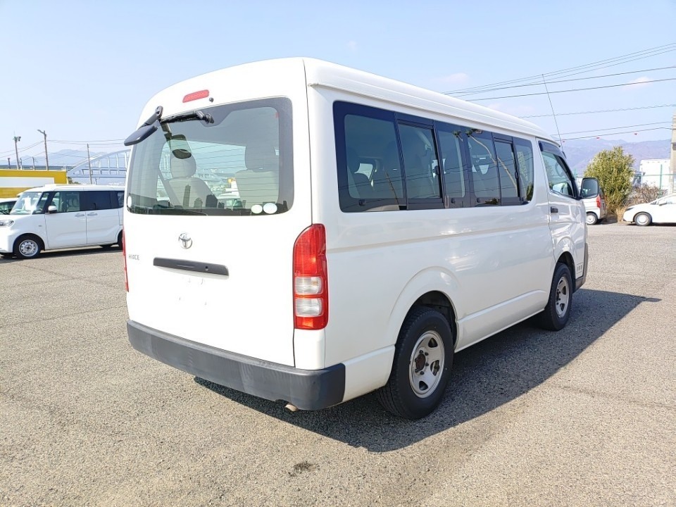 TOYOTA HIACE