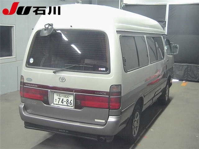 TOYOTA HIACE