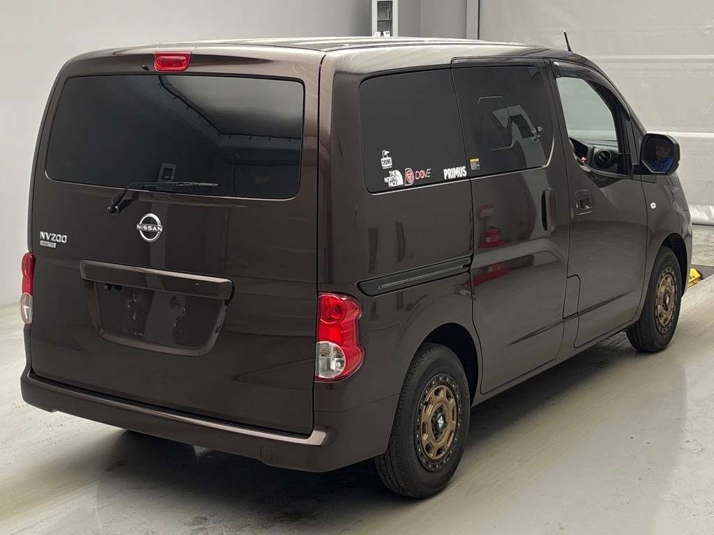 NISSAN NV200