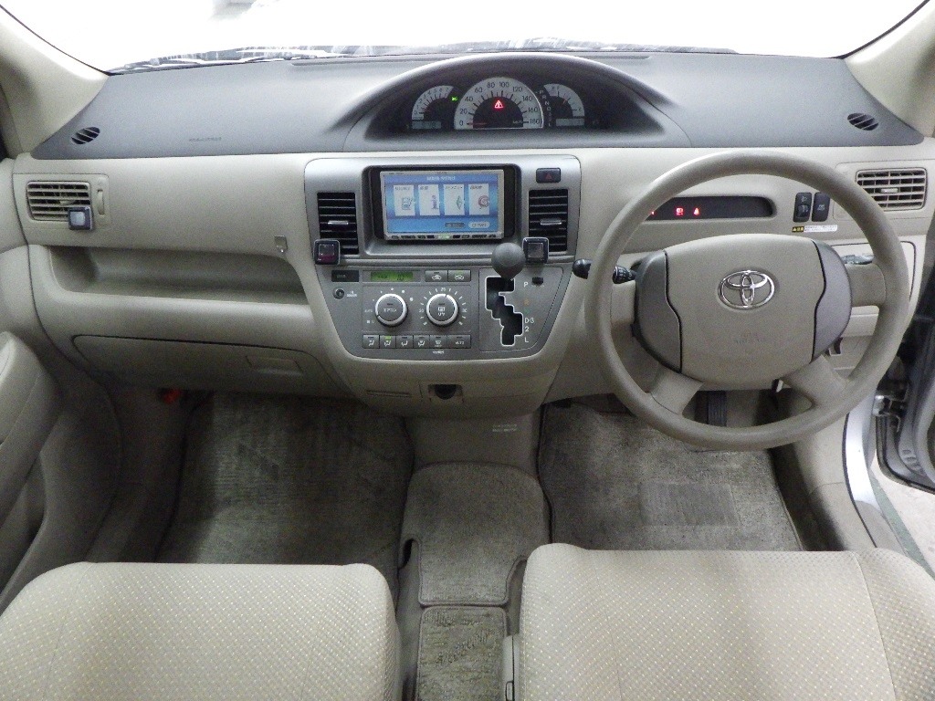 TOYOTA RAUM