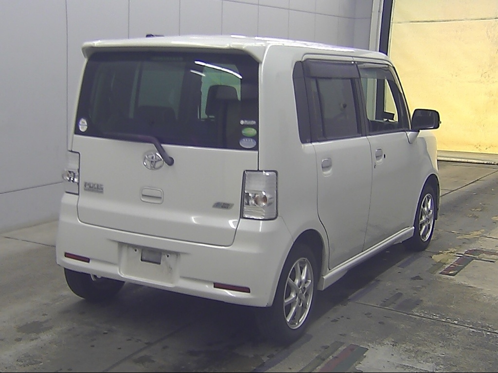 TOYOTA PIXIS SPACE