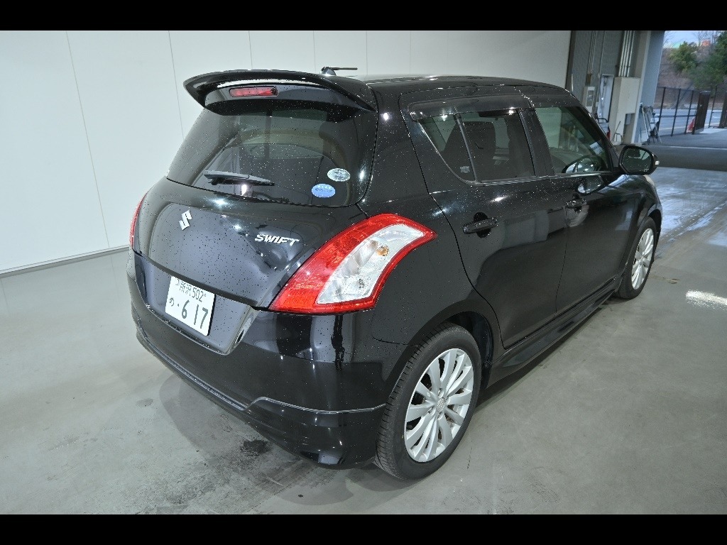 SUZUKI SWIFT