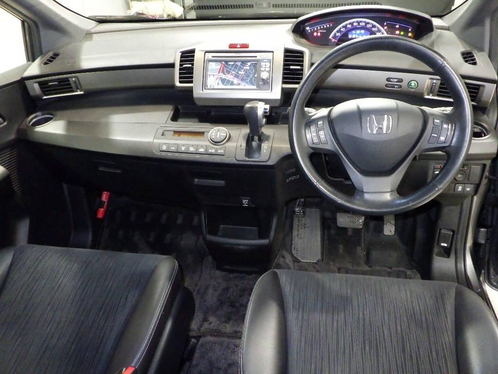 HONDA FREED SPIKE