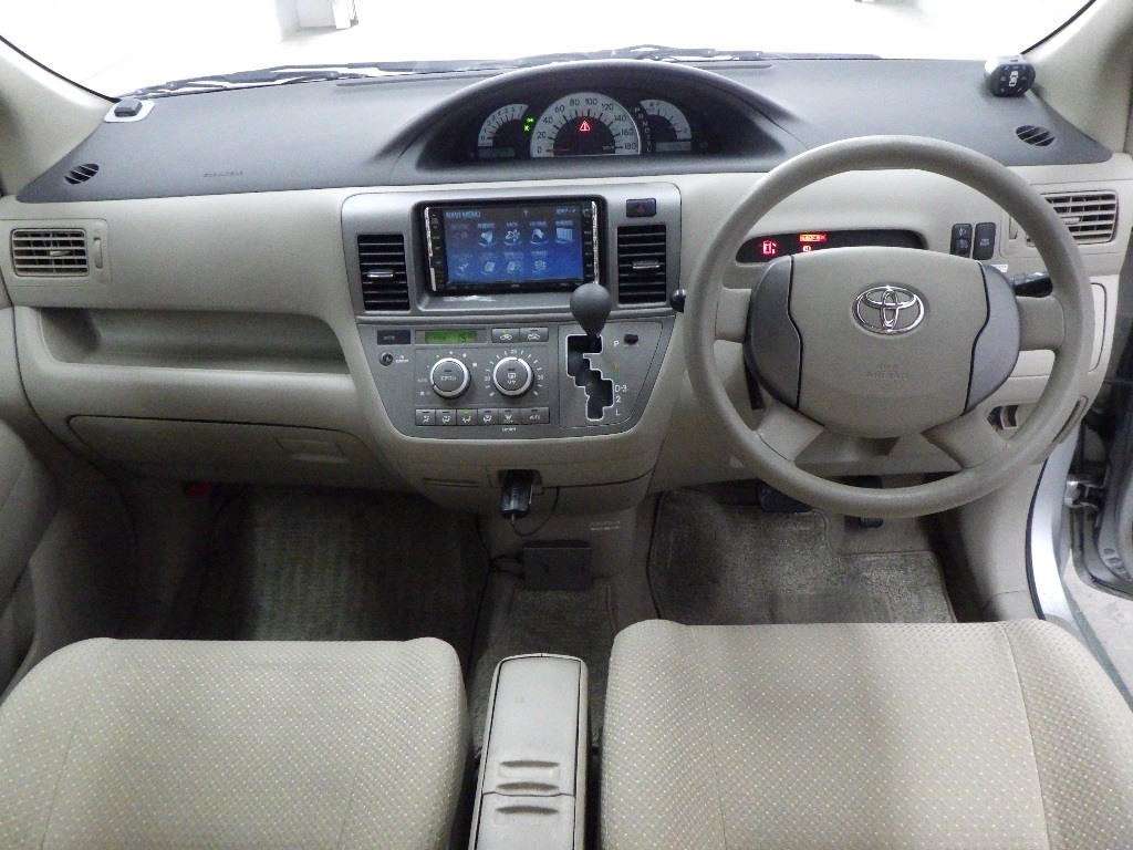 TOYOTA RAUM
