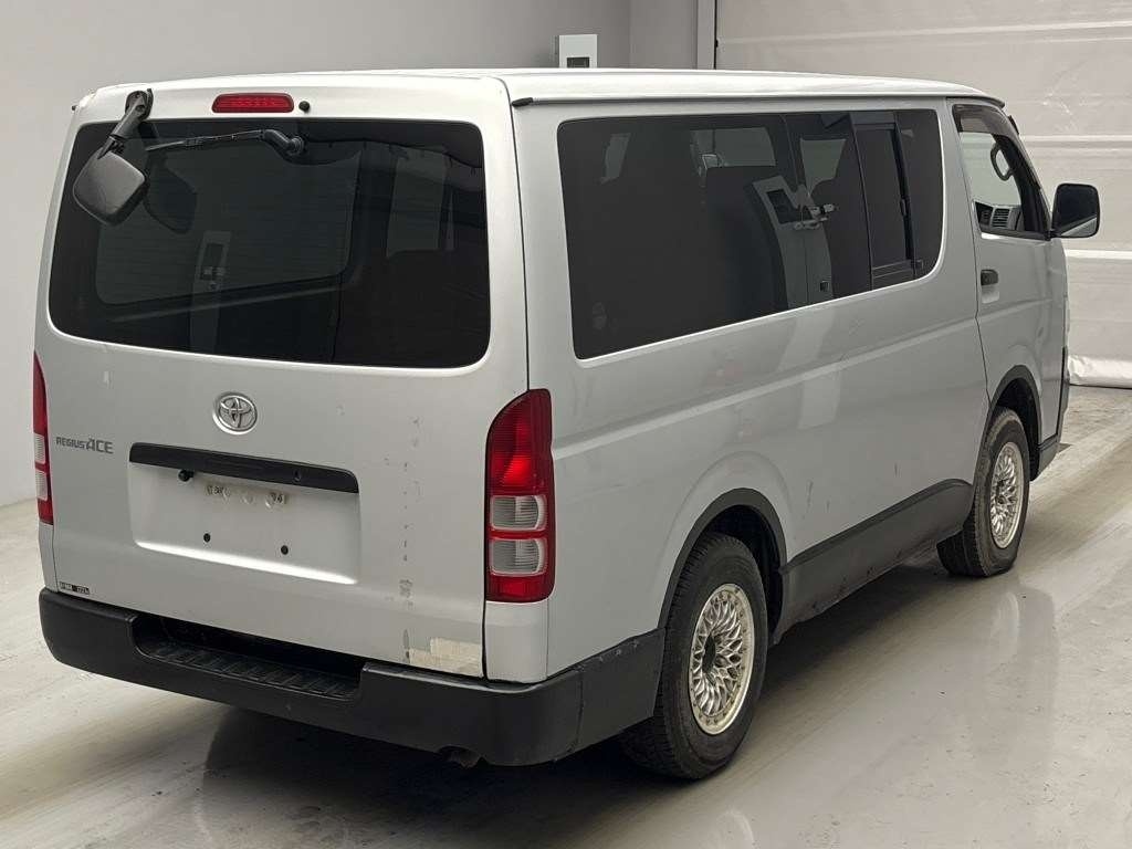TOYOTA REGIUS ACE
