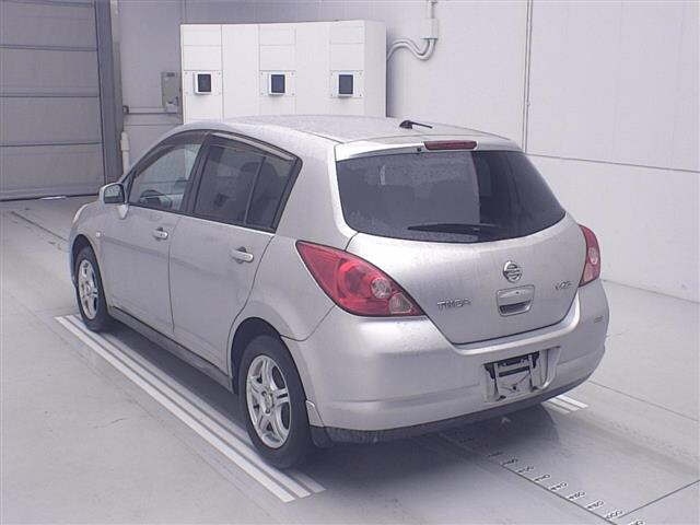 NISSAN TIIDA