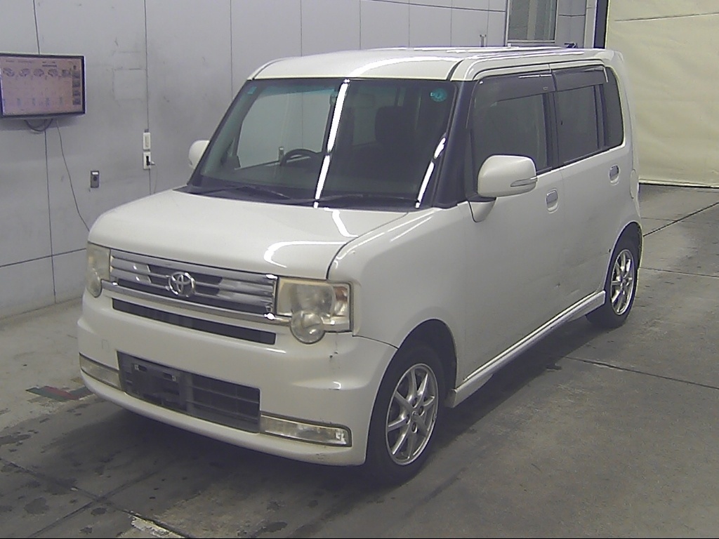 TOYOTA PIXIS SPACE