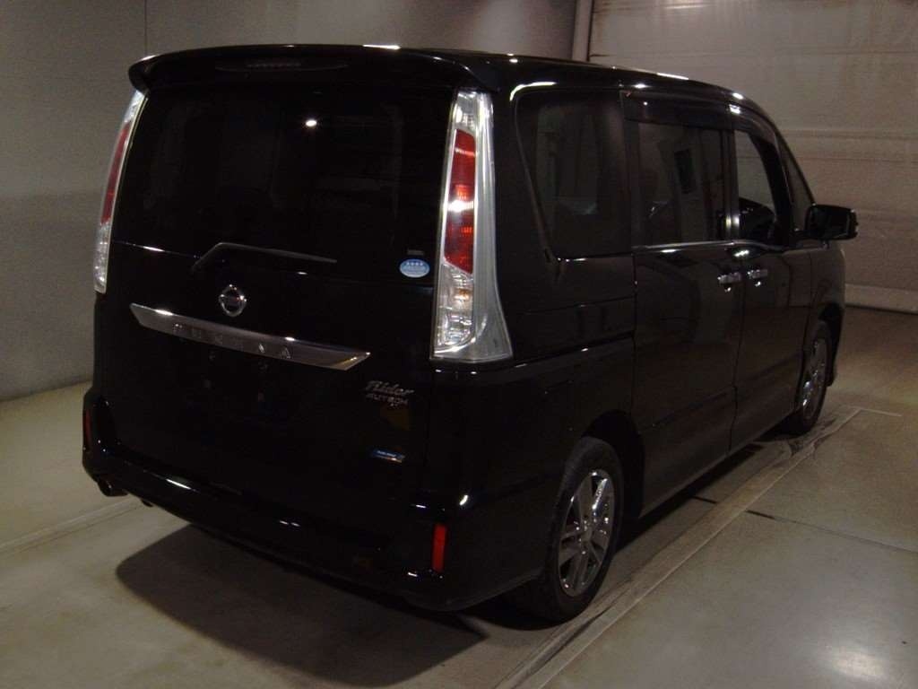 NISSAN SERENA