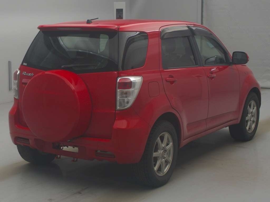 TOYOTA RUSH