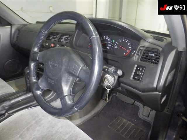 NISSAN SKYLINE