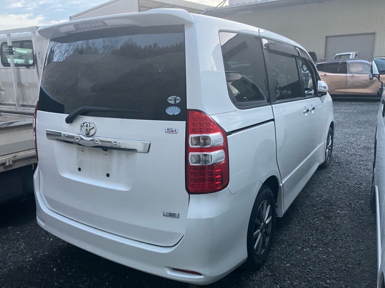 TOYOTA NOAH