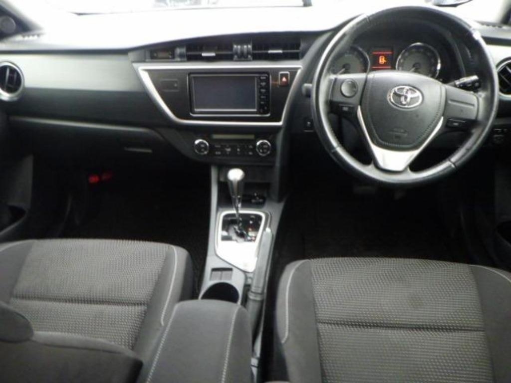 TOYOTA AURIS