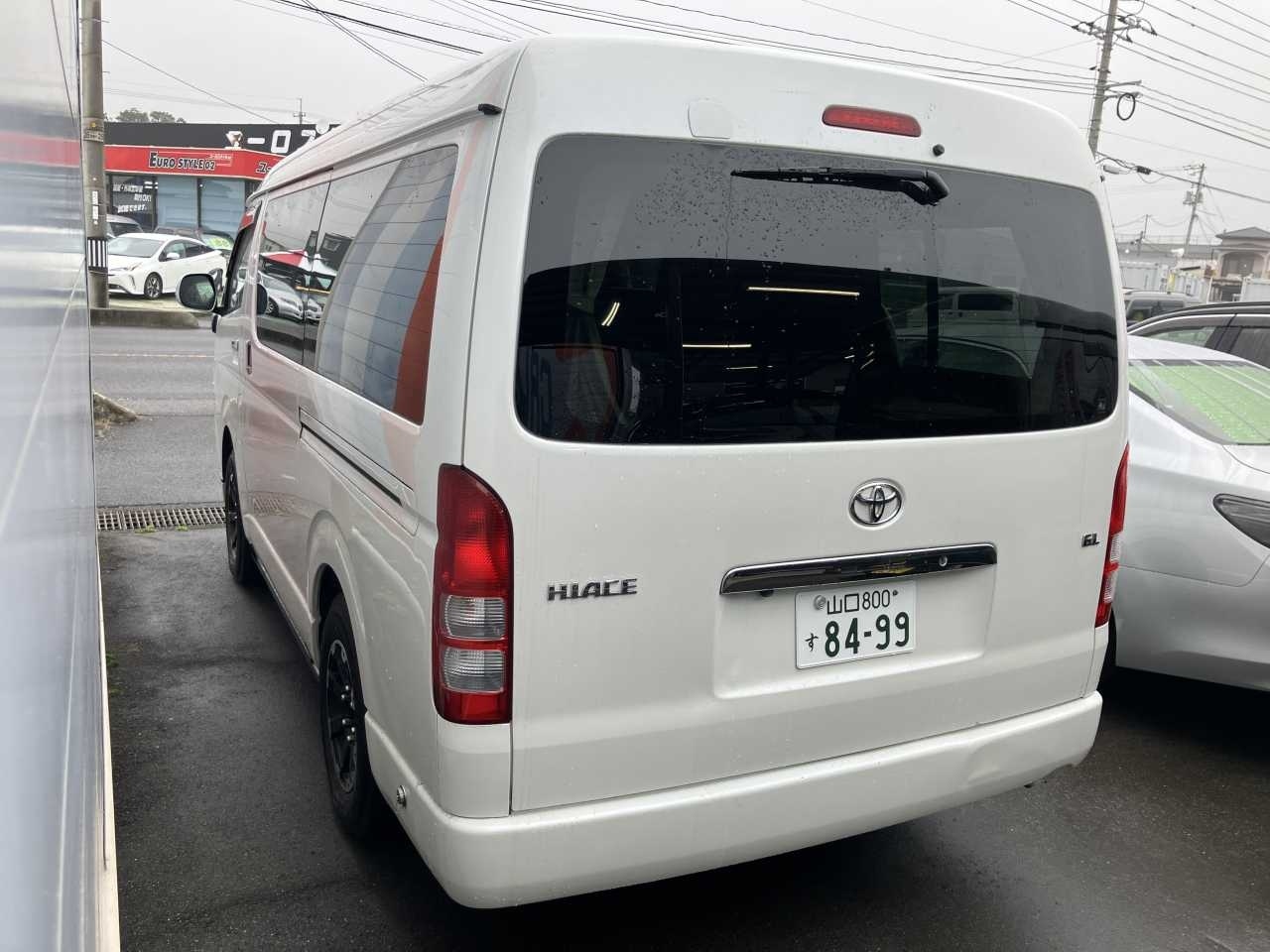 TOYOTA HIACE