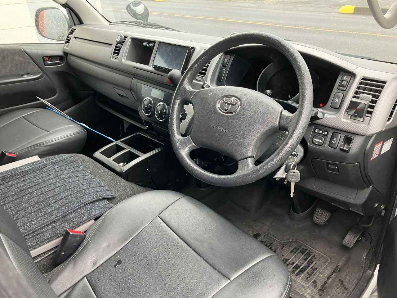 TOYOTA HIACE