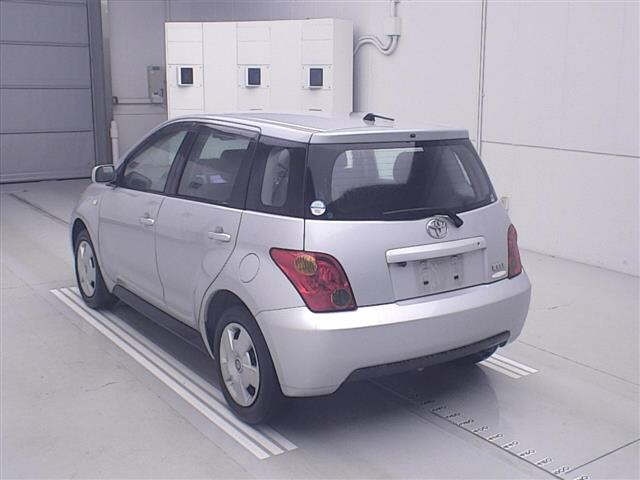 TOYOTA IST