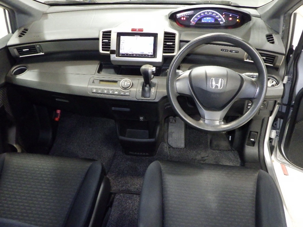 HONDA FREED SPIKE