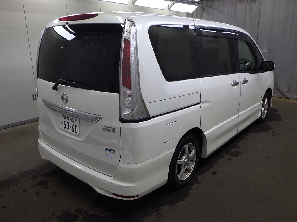 NISSAN SERENA
