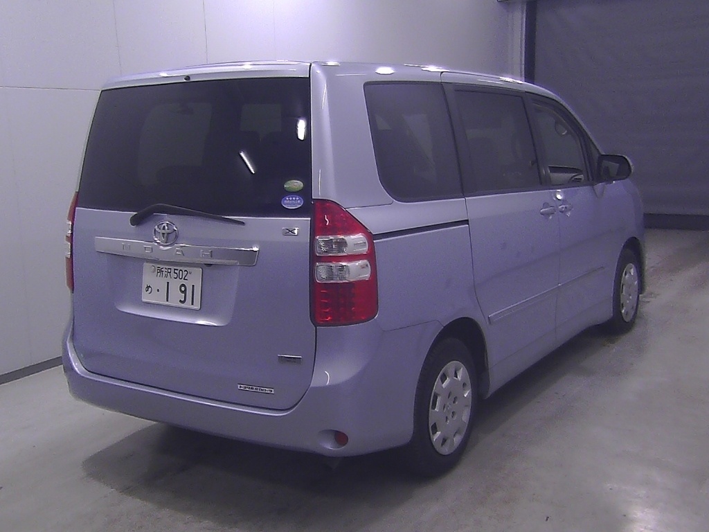 TOYOTA NOAH