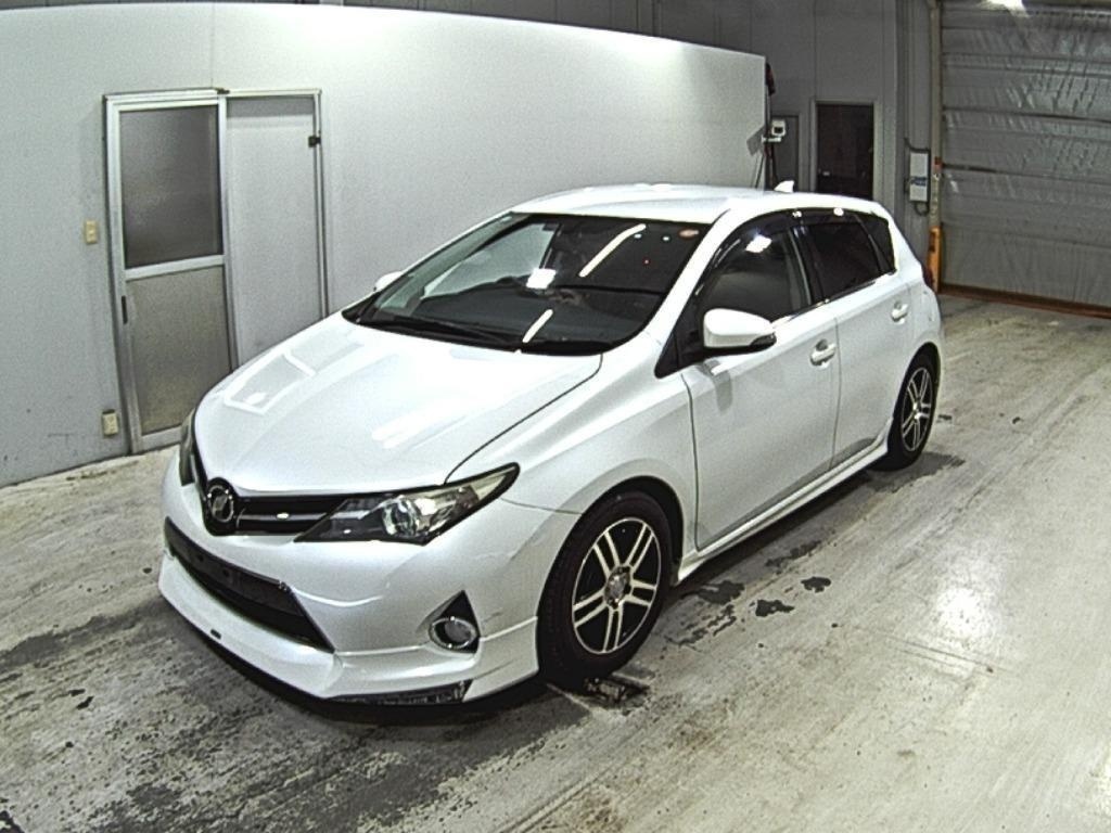 TOYOTA AURIS