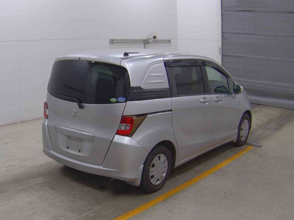 HONDA FREED SPIKE